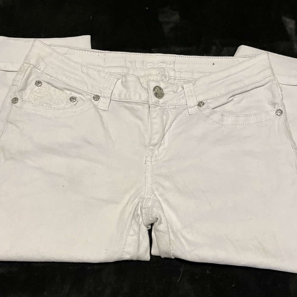 White capri jeans